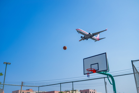 城市-飞机-飞机-客机-篮球 图片素材