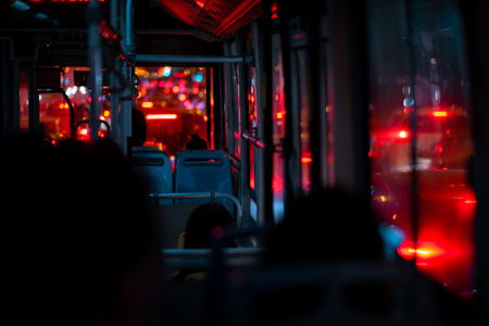 富士-成都-七工匠-公交车-夜景 图片素材
