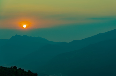 夕阳-夕照-落日-群山-简约之美 图片素材