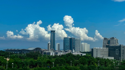 蓝调世界-天空-蓝天-白云-高楼 图片素材