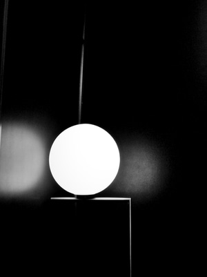 台灯-光影-黑白-意境-简约 图片素材