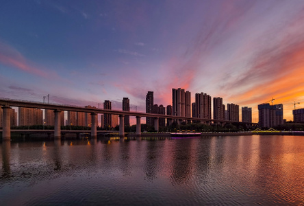 夏天-长春-湖面-水-天空 图片素材