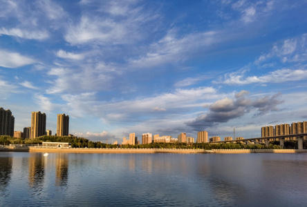 夏天-长春-湖面-水-天空 图片素材