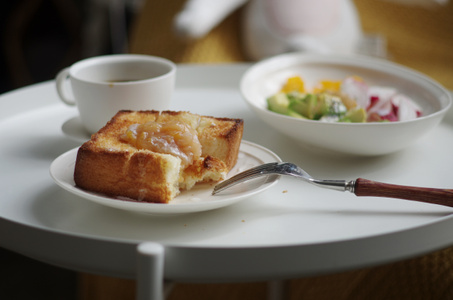餐桌上的幸福-美食-食物-面包-盘子 图片素材