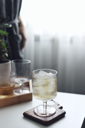 饮品-自制饮品-灰调-杯子-玻璃杯 图片素材