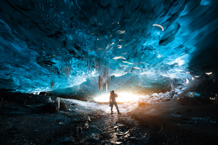 雪世界-风光-洞穴-风景-游客 图片素材