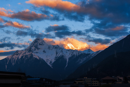 七工匠-夕阳-雪山-金山-风景 图片素材
