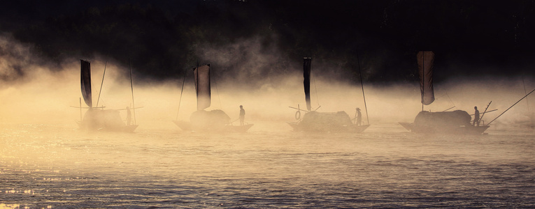 看你的城市-玲珑世界-晨雾-渔船-光影 图片素材