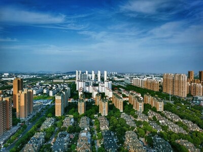 城市-楼顶-远眺-蓝天-高楼 图片素材