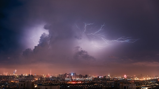 闪电-夜色-风雨交加-城市-城市风光 图片素材
