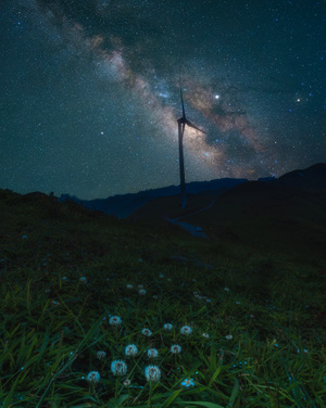 风光-银河-风车-夜-高山草甸 图片素材