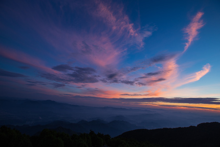 浙江-临海市-括苍山-晨曦-风车 图片素材