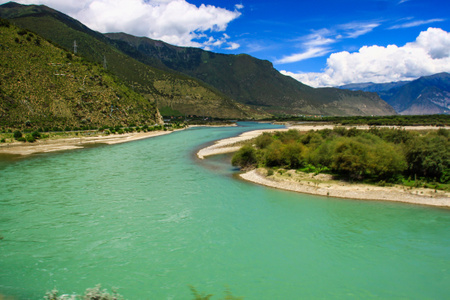 西藏-林芝-尼洋河-河流-河谷 图片素材