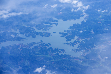 飞机-航拍-大地-河流-水库 图片素材