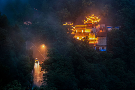 云雾-森林-道路-灯光-楼阁 图片素材