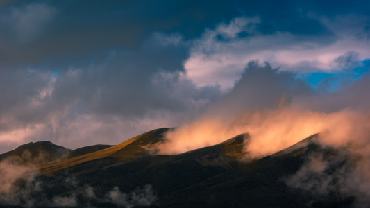 云山恋-云雾山中-cloud-夕照-光影 图片素材