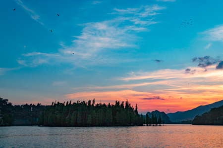 黄昏-归巢-湖光山色-夕阳-晚霞 图片素材