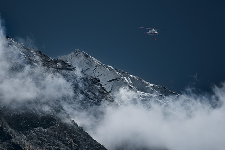 川西-高原-雪山-山顶-直升机 图片素材