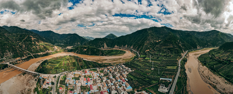 国道-美景-渭水-山水-蓝天 图片素材