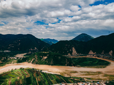 国道-美景-渭水-山水-蓝天 图片素材